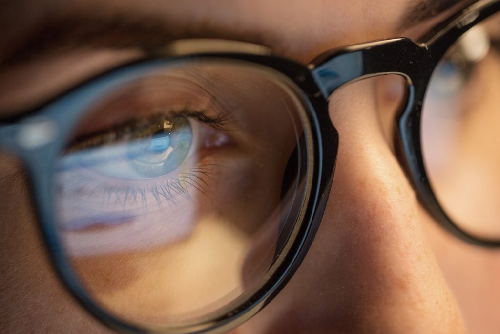 L’avenir de la vision : Explorer la technologie de pointe des lentilles optiques avec VerreXperts.fr